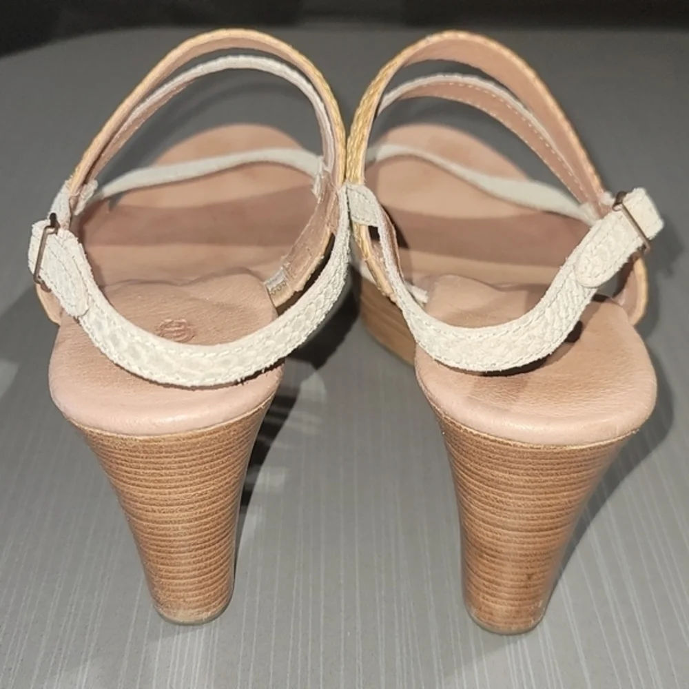 UGG‎ Australia Cream Lira Mar Suede Snake Skin Strappy Wedge Sandle Women's 9